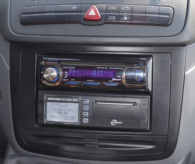 Вариант монтажа таксометра ЮНІТАКС.01 в пенель приборов